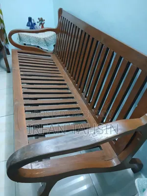 উডেন সোফা