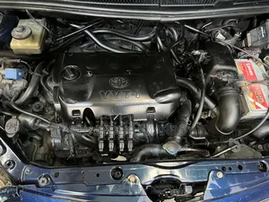 Toyota IST 2004