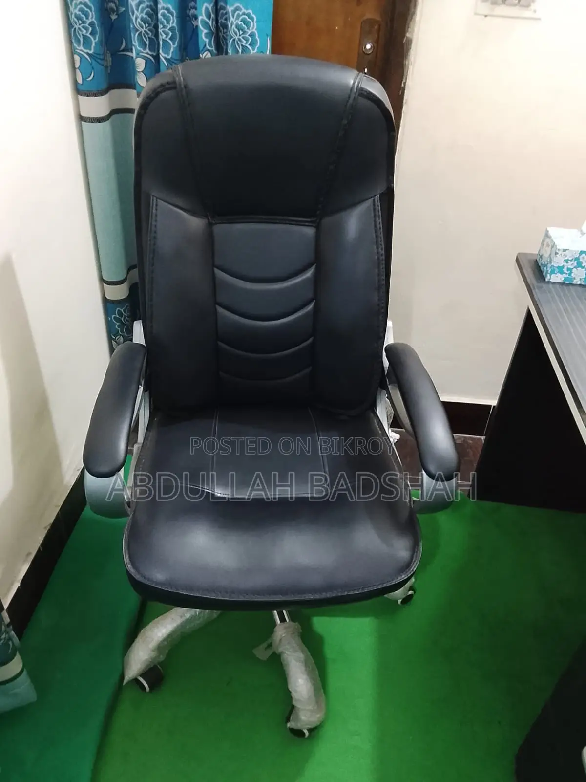 অফিসের জন্য চেয়ার, টেবিল এবং সোফা