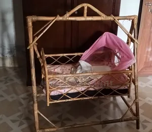 বাচ্চাদের দোলনা