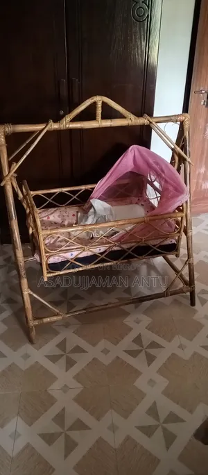 বাচ্চাদের দোলনা