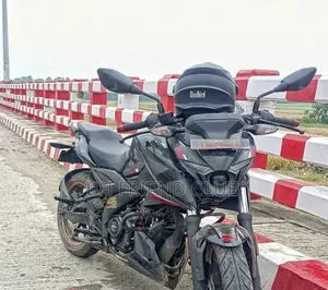 বাজাজ পালসার এনএস ১৬০ ২০২৩ কালো