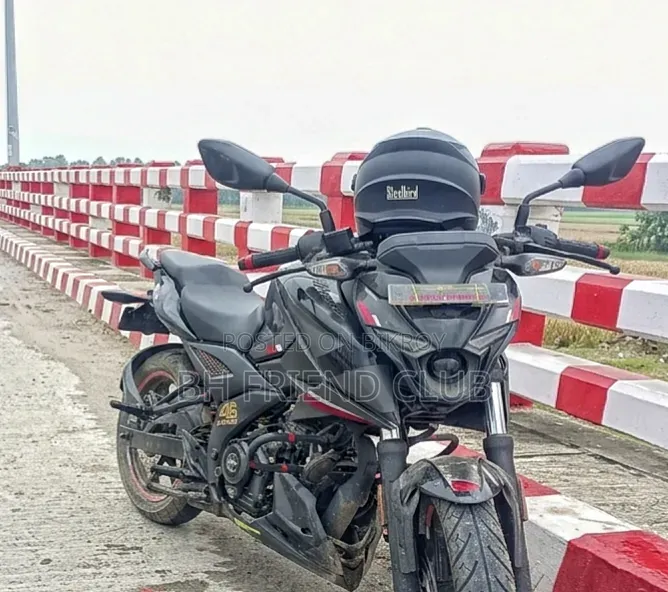 বাজাজ পালসার এনএস ১৬০ ২০২৩ কালো
