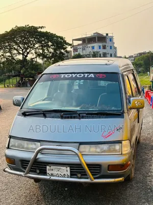টয়োটা হাইএস ১৯৯৬ সিলভার
