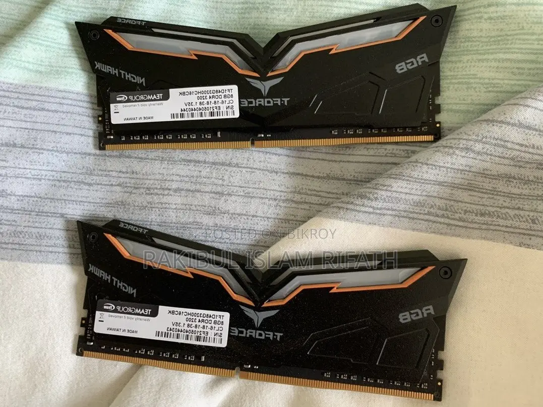 Team Night Hawk 8GB DDR4 3200MHz