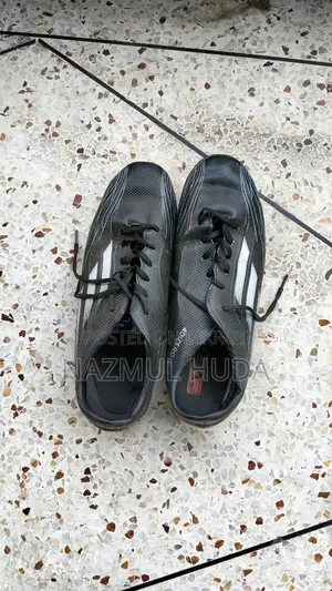 ফুটবল জুতা অ্যান্টি-স্লিপ (কালো রঙ)