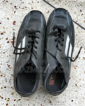 ফুটবল জুতা অ্যান্টি-স্লিপ (কালো রঙ)