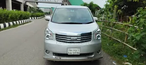 Toyota Noah 2012 Silver