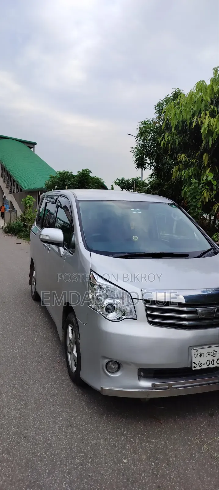 Toyota Noah 2012 Silver