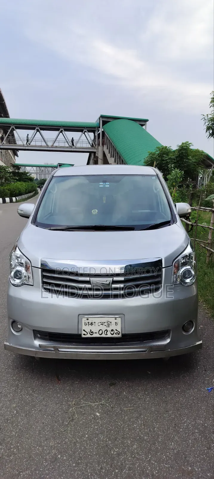 Toyota Noah 2012 Silver