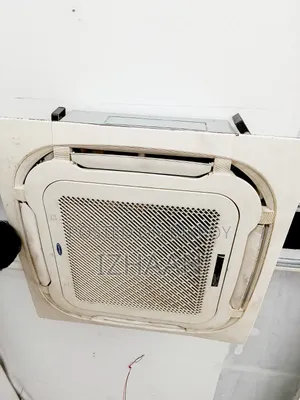 ক্যারিয়ার ৫ টন ক্যাসেট এসি ভালো অবস্থায়