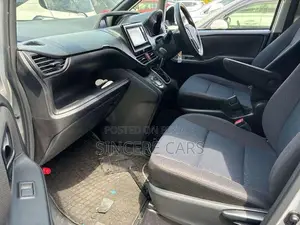 টয়োটা নোয়া ২০২১ সিলভার