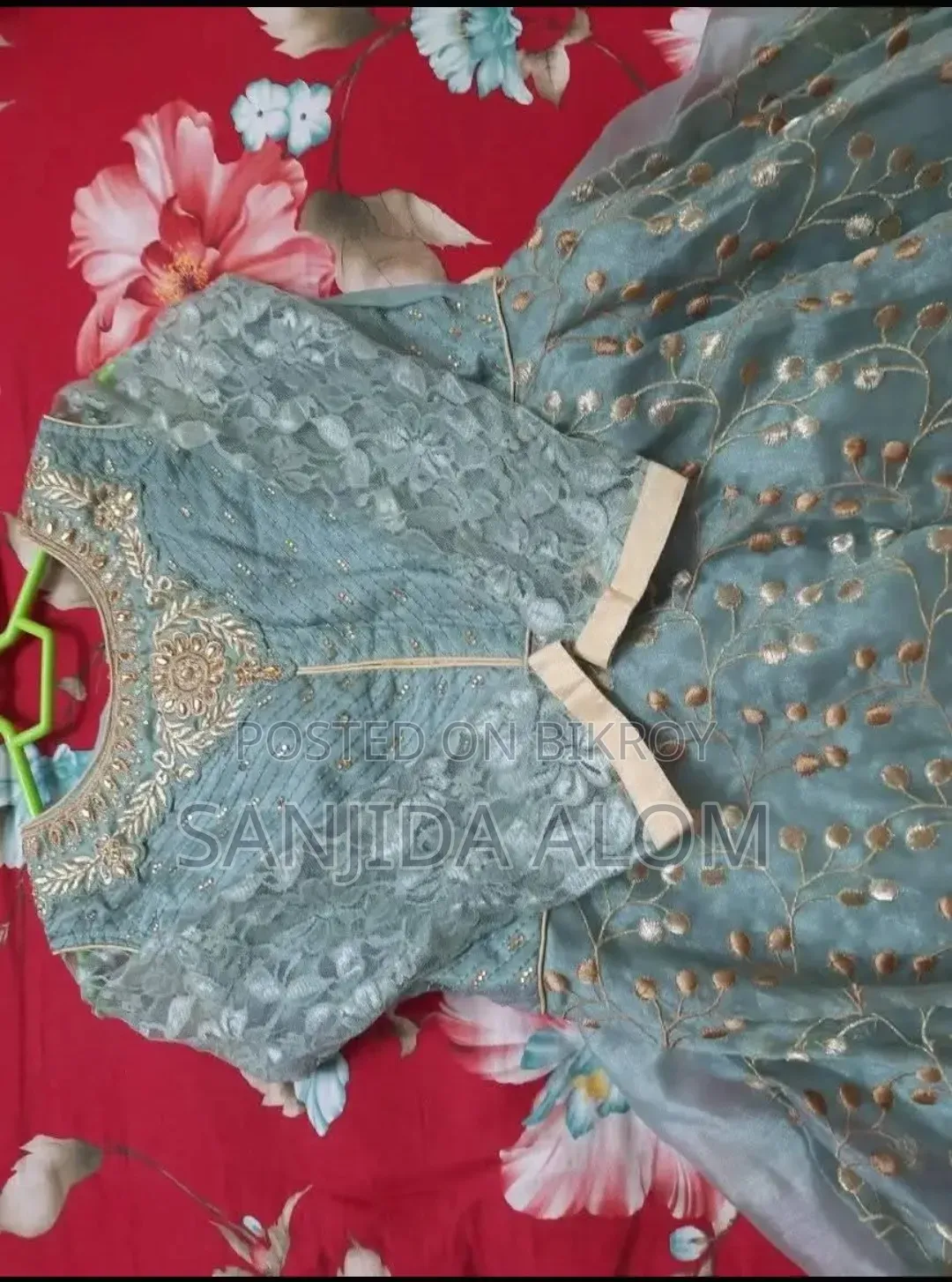 নারীদের পোশাক