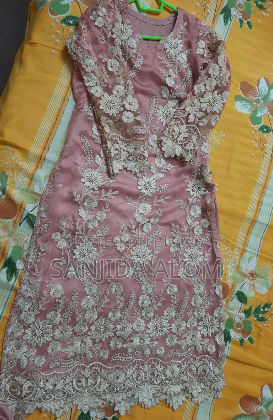 নারীদের পোশাক