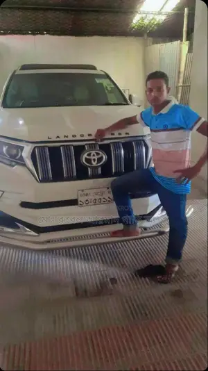 জরুরী একজন অভিজ্ঞ ড্রাইভার পদে নিয়োগ