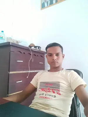জরুরী একজন অভিজ্ঞ ড্রাইভার পদে নিয়োগ