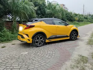 Toyota C-HR 2018 Yellow