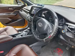 Toyota C-HR 2018 Yellow