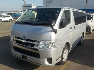 Toyota HiAce 2021 Silver
