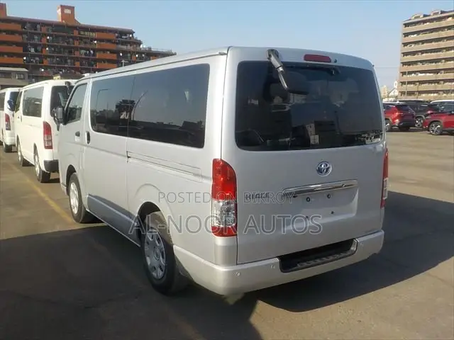 Toyota HiAce 2021 Silver