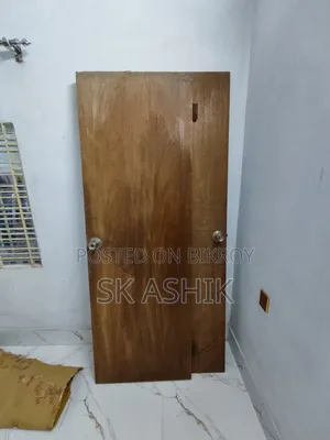 কাঠের দরজা