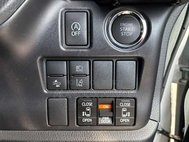 Toyota Noah 2021 Pearl