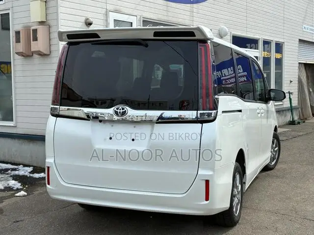 Toyota Noah 2021 Pearl