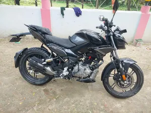 হিরো এক্সট্রিম ১২৫আর ২০২৫ কালো