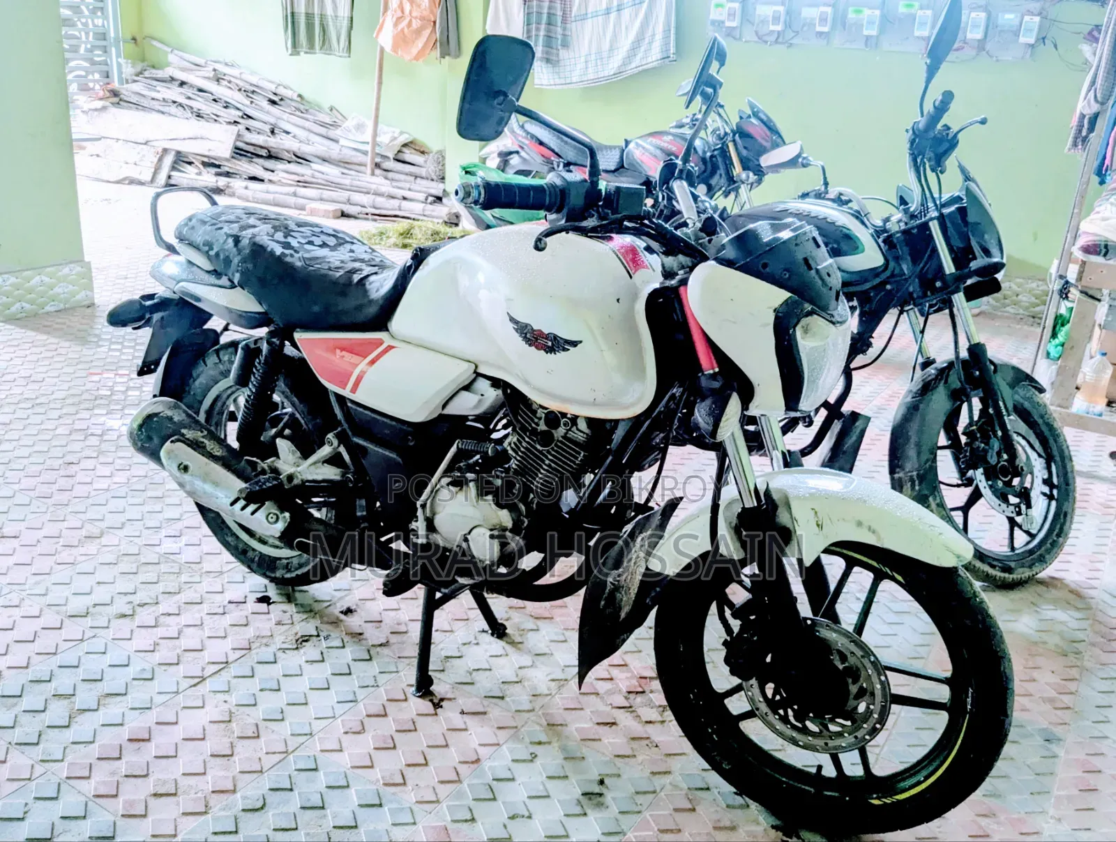 Bajaj V15 2018 White