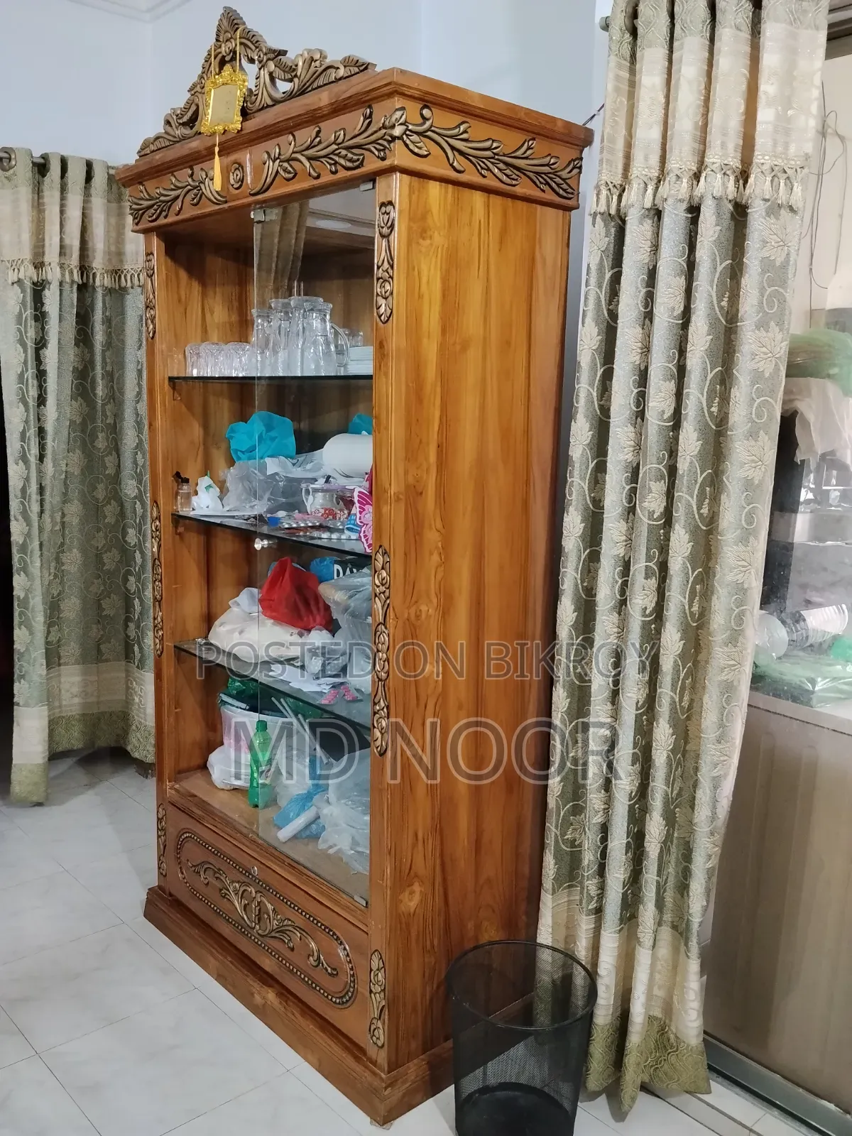 Luxury Dressing Table With Showcase
