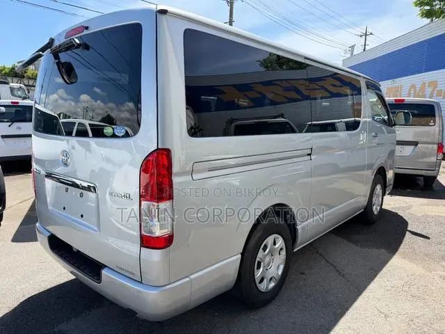 Toyota HiAce 2020 Silver