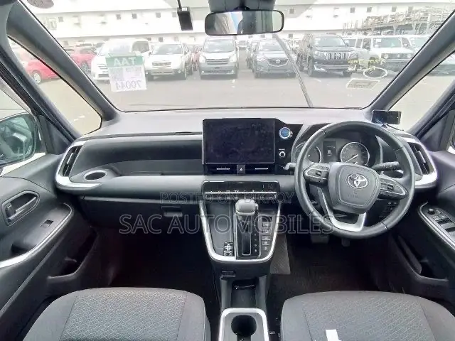 Toyota Noah 2022 Black