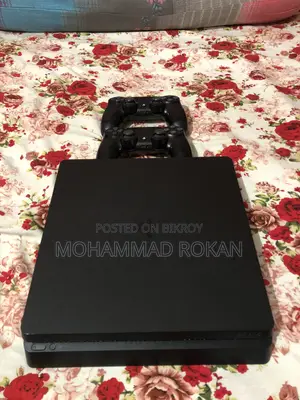 সনি প্লেস্টেশন ৪ দুটি কন্ট্রোলারসহ