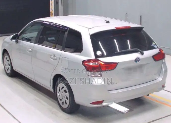 Toyota Corolla Fielder 1.5 Hybrid FWD 2019 Silver