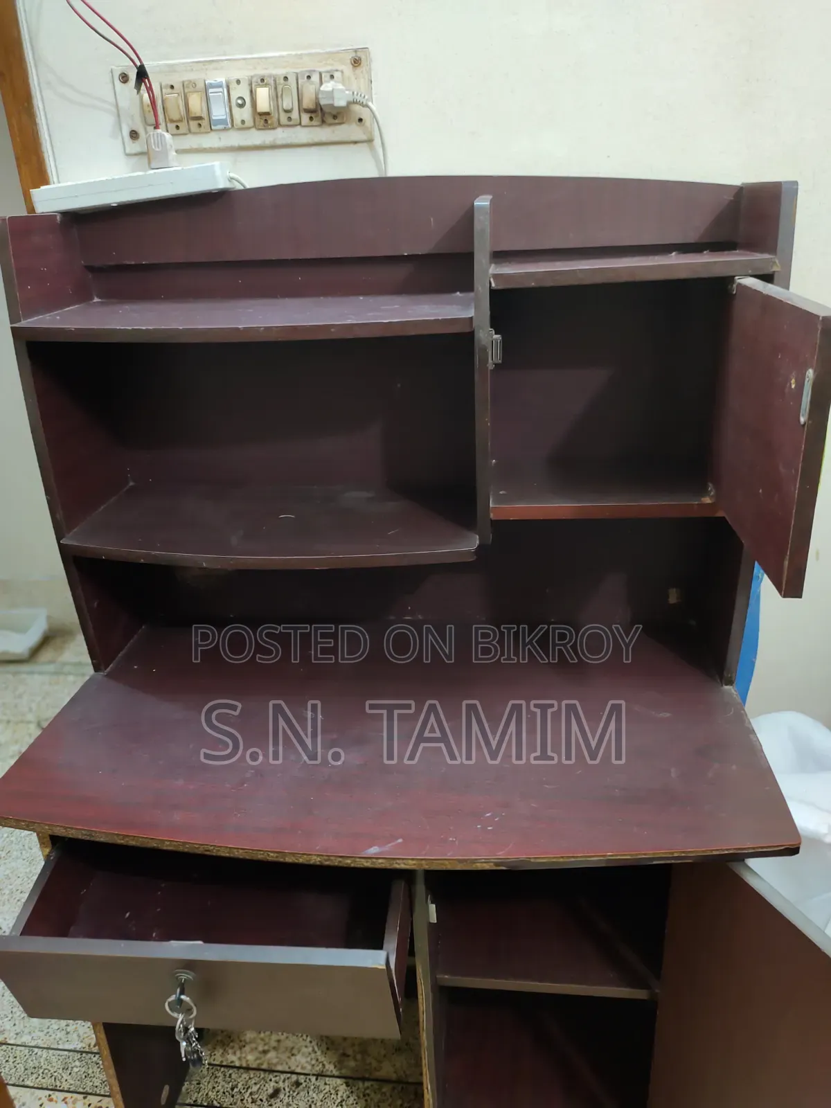 পড়ার টেবিল