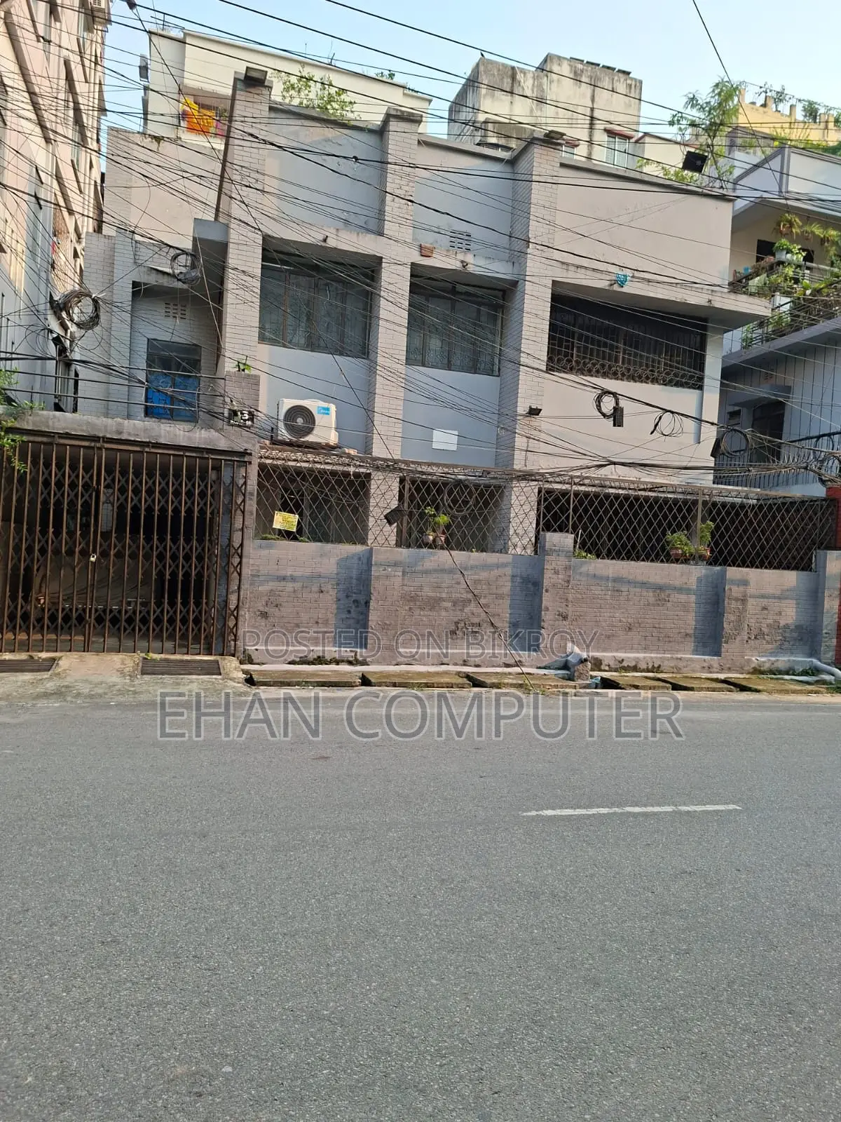 উত্তরায় ফার্নিশড ৬ বেডরুমের বাড়ি বিক্রির জন্য
