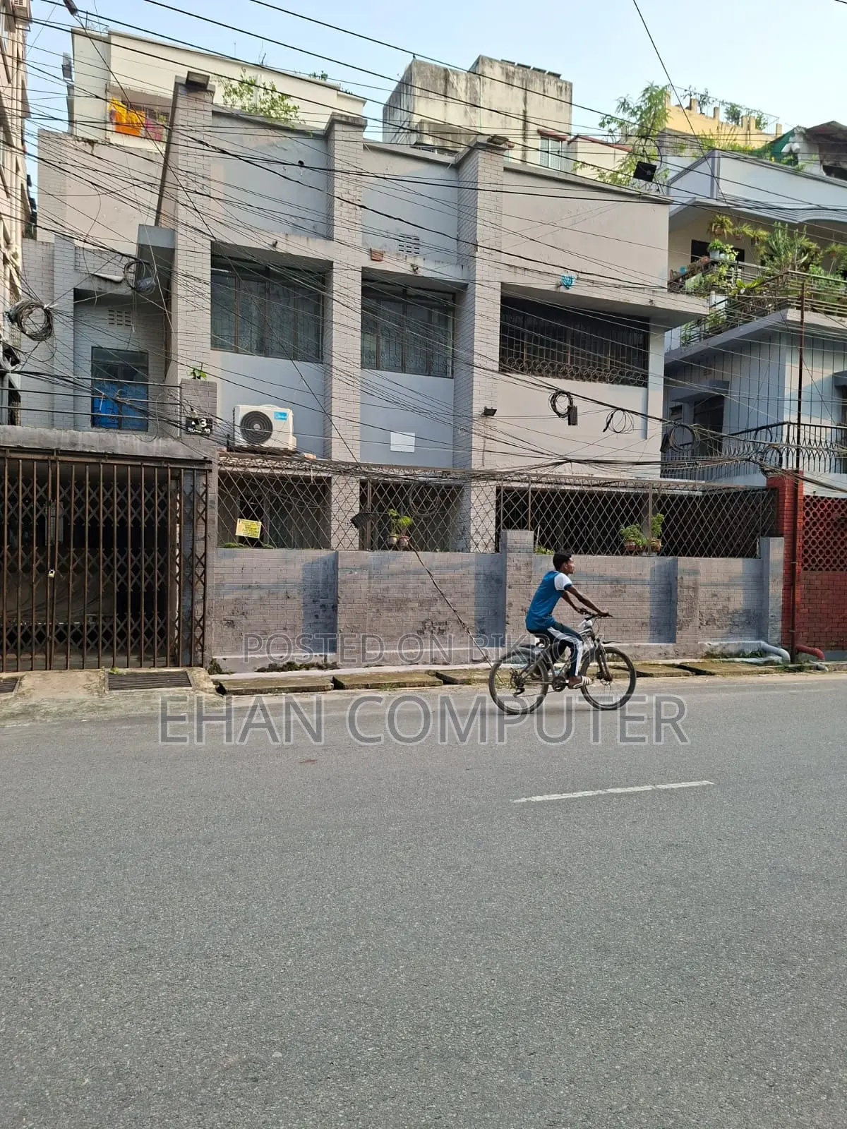 উত্তরায় ফার্নিশড ৬ বেডরুমের বাড়ি বিক্রির জন্য