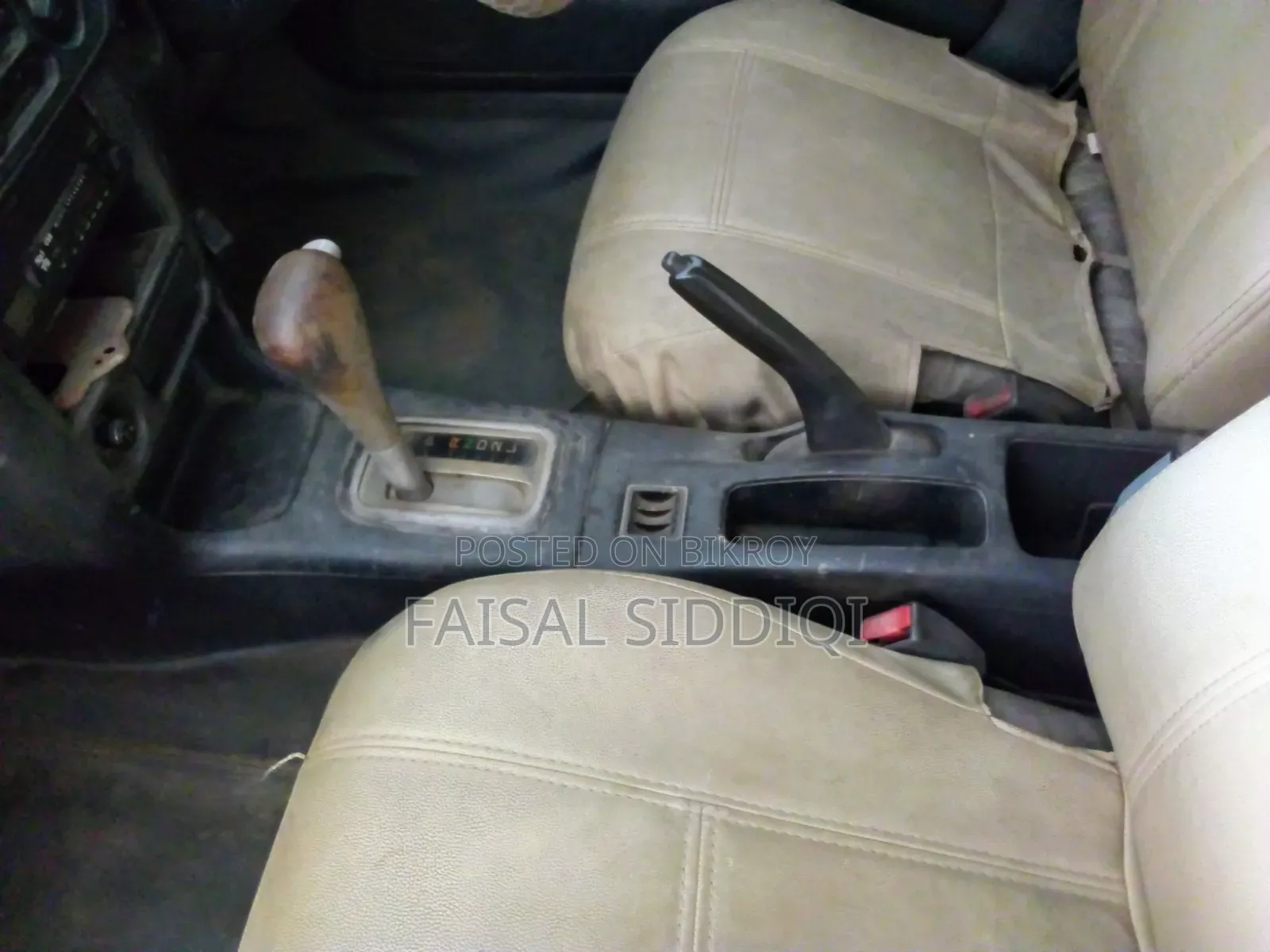 মিতসুবিশি ল্যান্সার ২০০০ সাদা