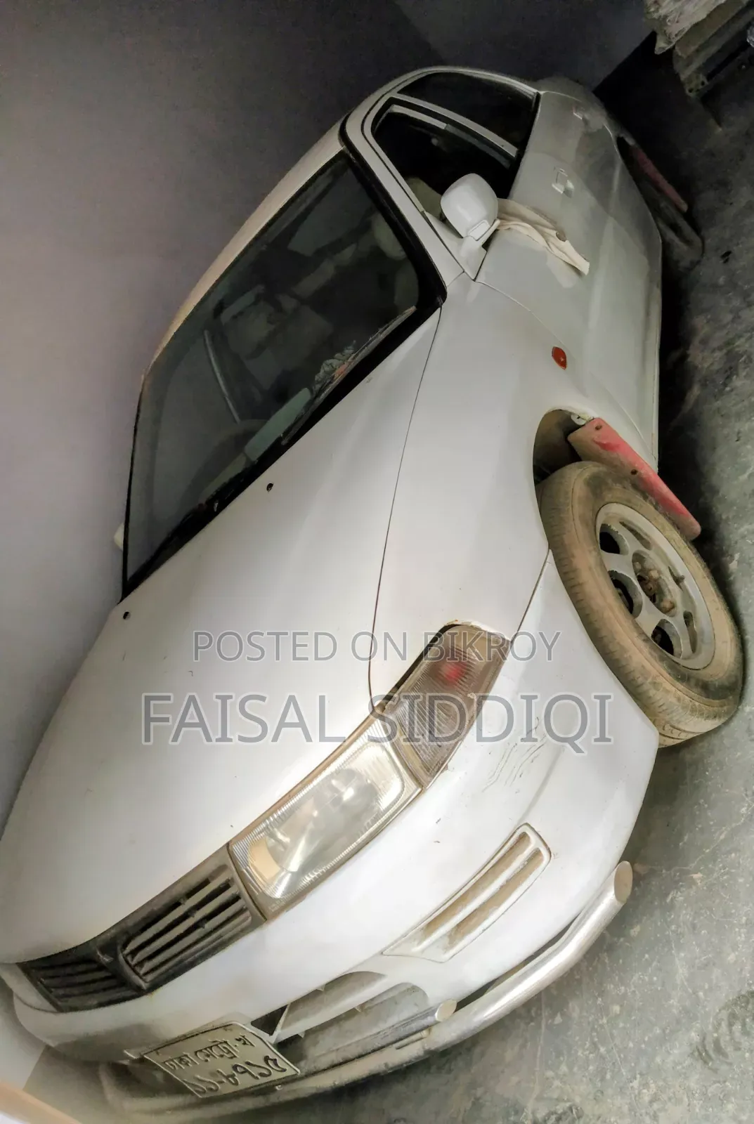 মিতসুবিশি ল্যান্সার ২০০০ সাদা