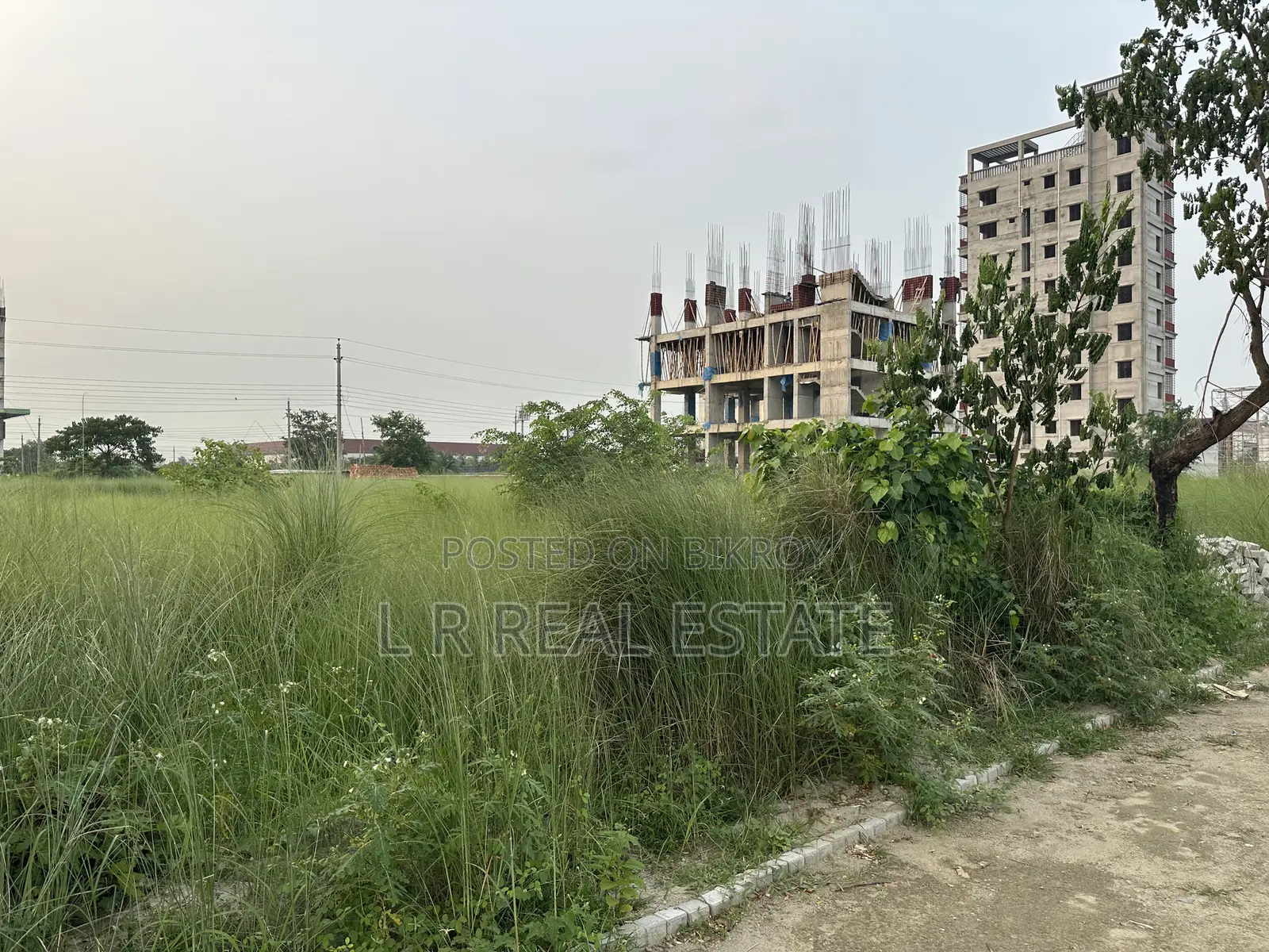 ব্লক-এন,৫-কাঠা,দক্ষিণ-মুখি, আর্জেন্ট বিক্রি হবে,বসুন্ধরা আ/এ