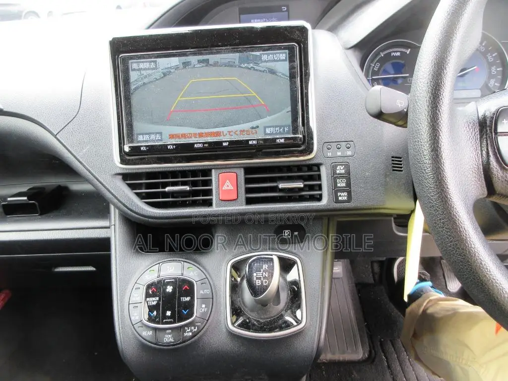 Toyota Noah 2021 White