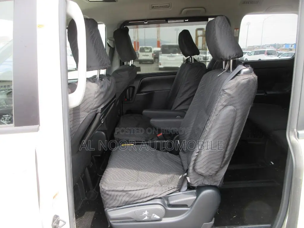 Toyota Noah 2021 White