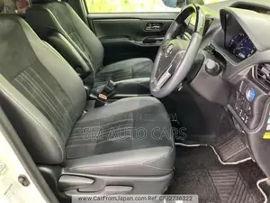 Toyota Esquire 2021 Pearl