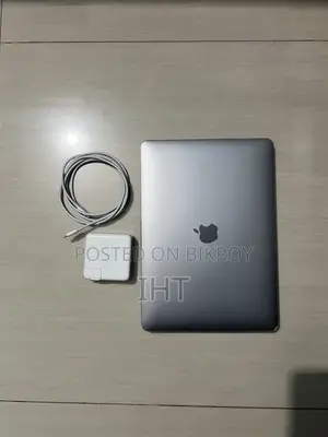 Laptop Apple MacBook Pro 2022 M2 8GB Apple M2 SSD 256GB