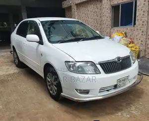 টয়োটা করোলা ২০০৫ সাদা