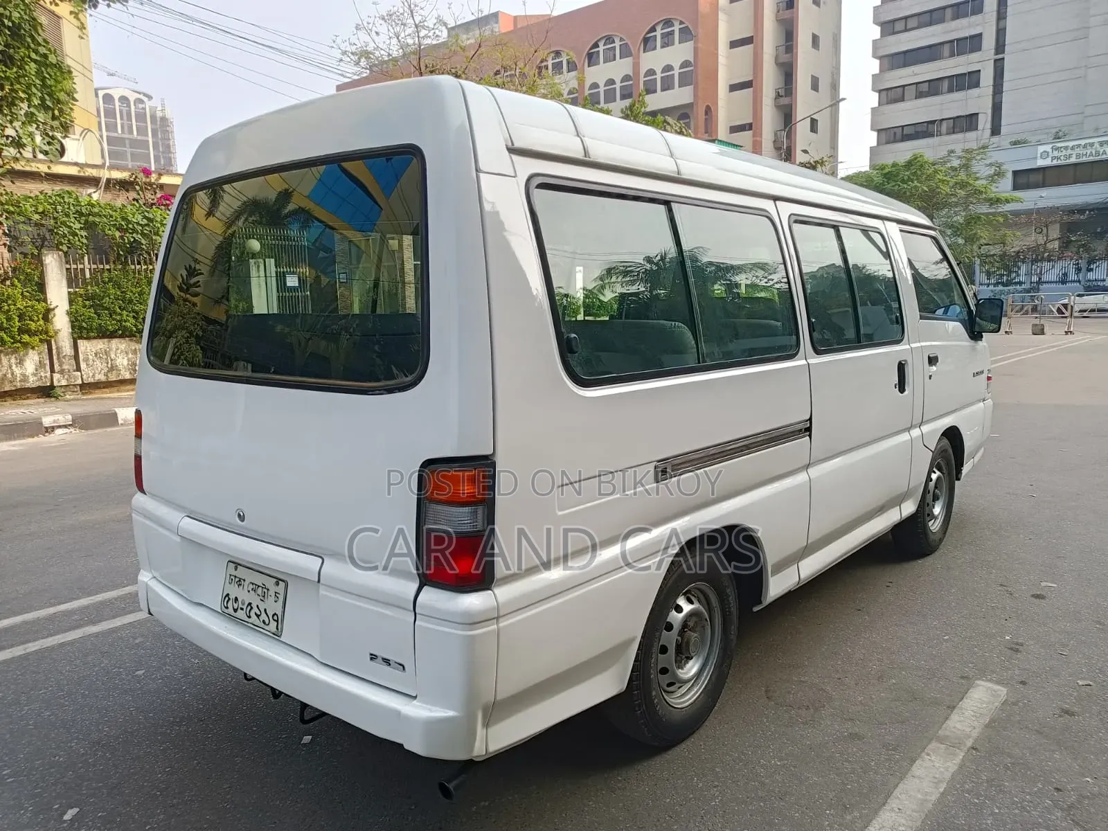 Mitsubishi L300 2010 White