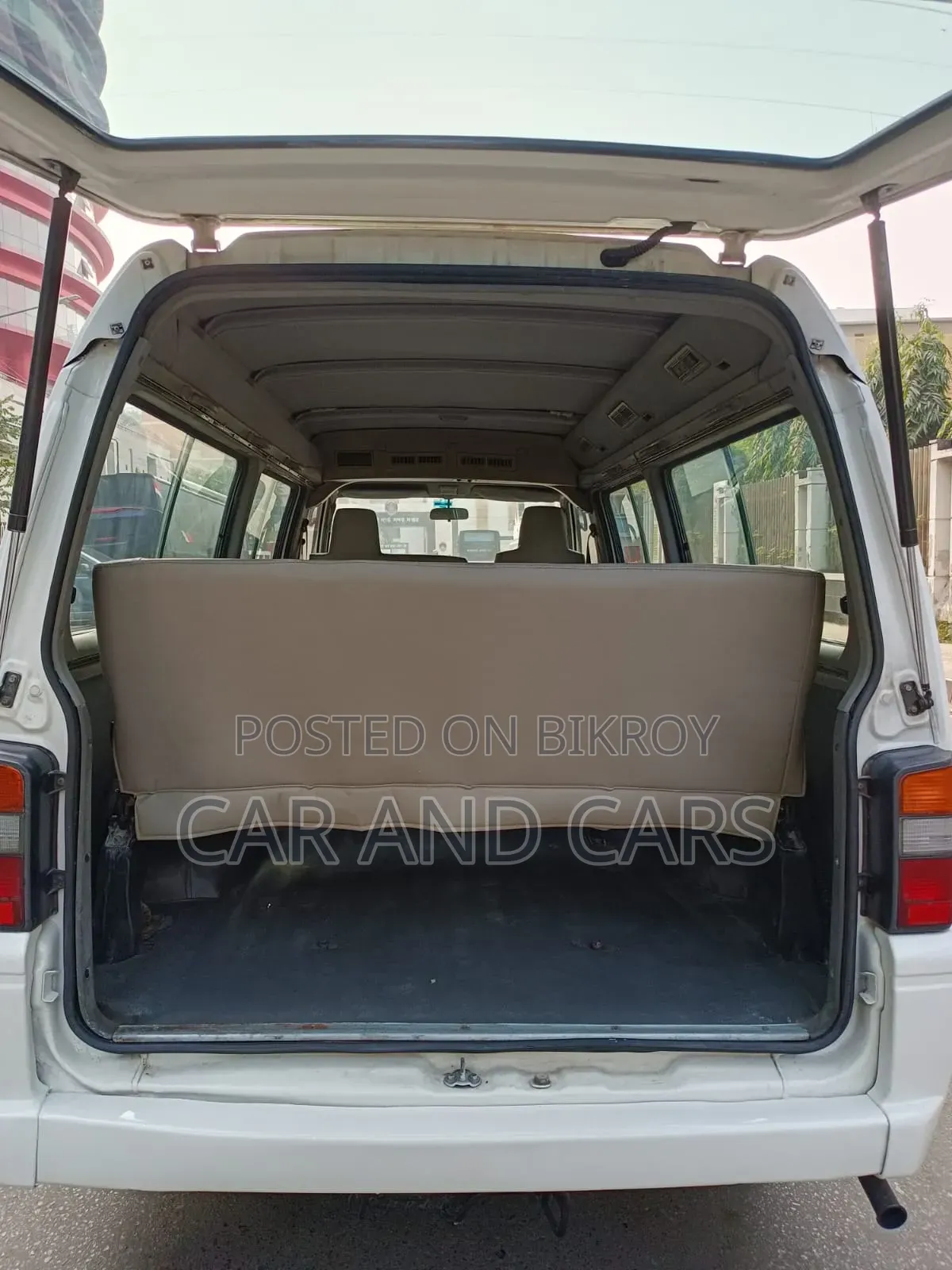 Mitsubishi L300 2010 White