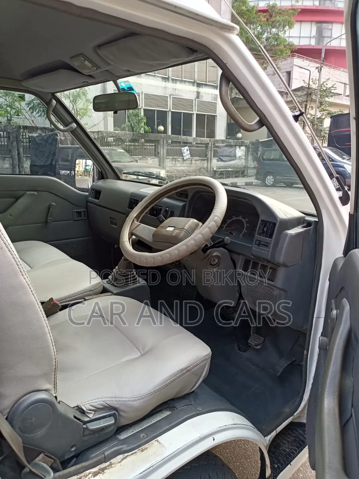 Mitsubishi L300 2010 White