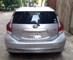 টয়োটা অ্যাকুয়া ২০১৭ সিলভার