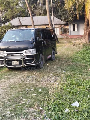 টয়োটা হাইএস ২০০৫ কালো